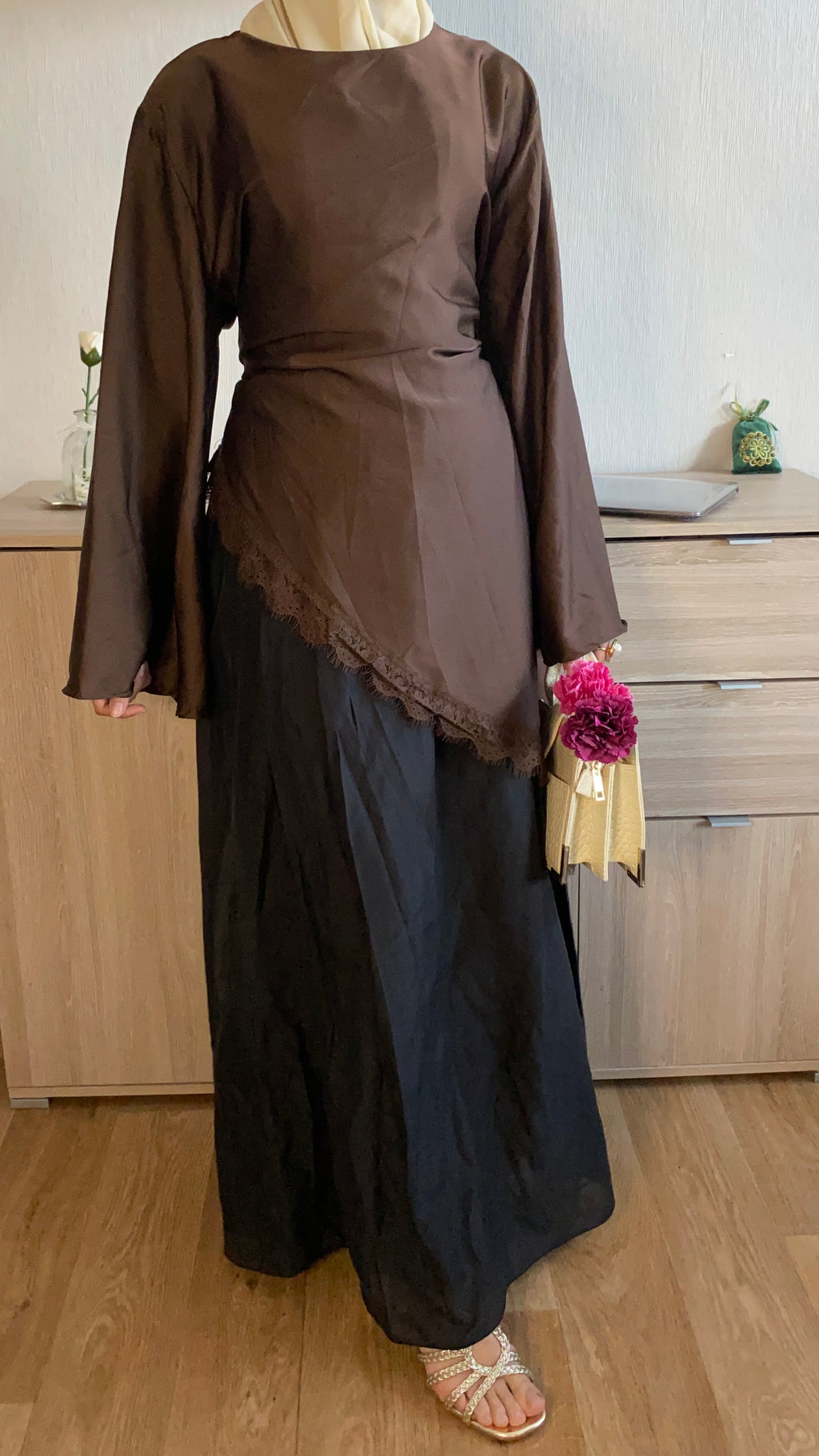 Blouse satin dentelle asymétrique