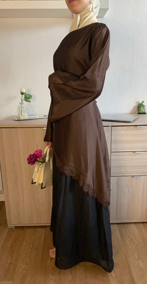 Blouse satin dentelle asymétrique